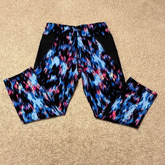 Calvin Klein Size Medium Capri Style Leggings - Picture 4 of 5